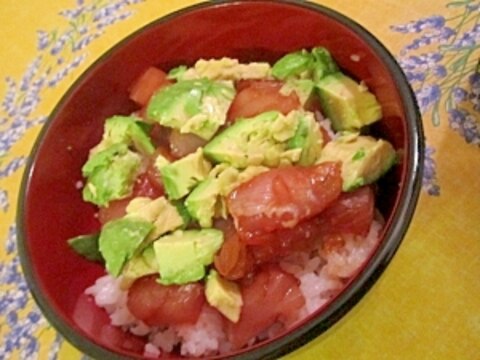 安上がりトンボマグロとアボカドの美容丼